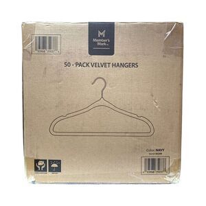 Member's Mark Elite Quality Velvet Hangers, 17.7in x 9.75in, 50 Pack (Navy/Gold)